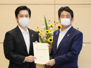 安倍首相が大阪府の吉村知事と会談、感染拡大防止の考えで一致