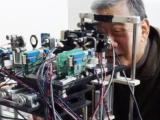認知症の早期発見にテクノロジーで挑む、ヒントは声・表情・眼底に